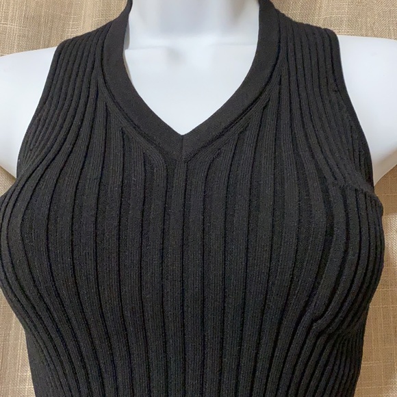 Authentic Chanel Ribbed Knit Sleeveless Top in Black size 40 - Picture 7 of 16
